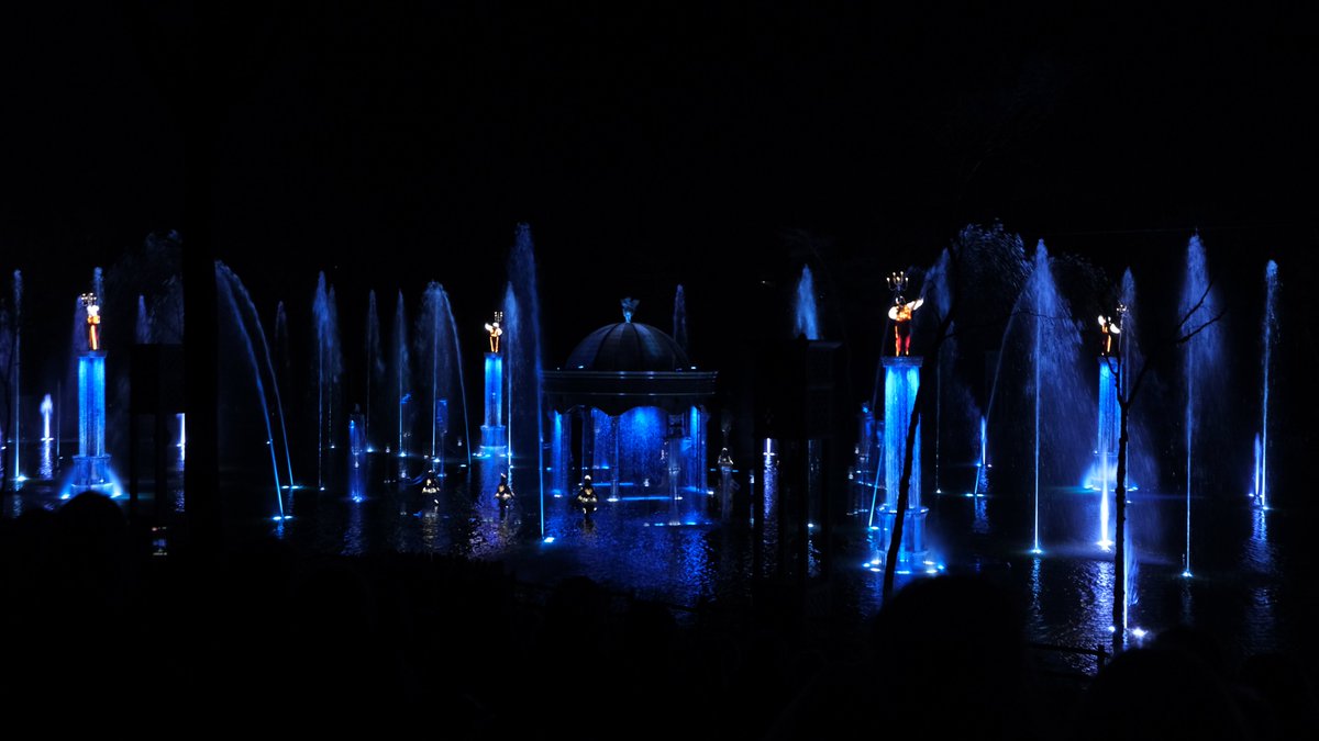 PuyduFou's tweet photo. #Quizz​
Devinez à quelle hauteur s'élancent nos acrobates pour réaliser leur saut périlleux  ?  ​🤔

#PuyduFou #PuyduFou2023 #LesNocesdeFeu #Plongeon #Acrobates https://t.co/O6dSGvSYft