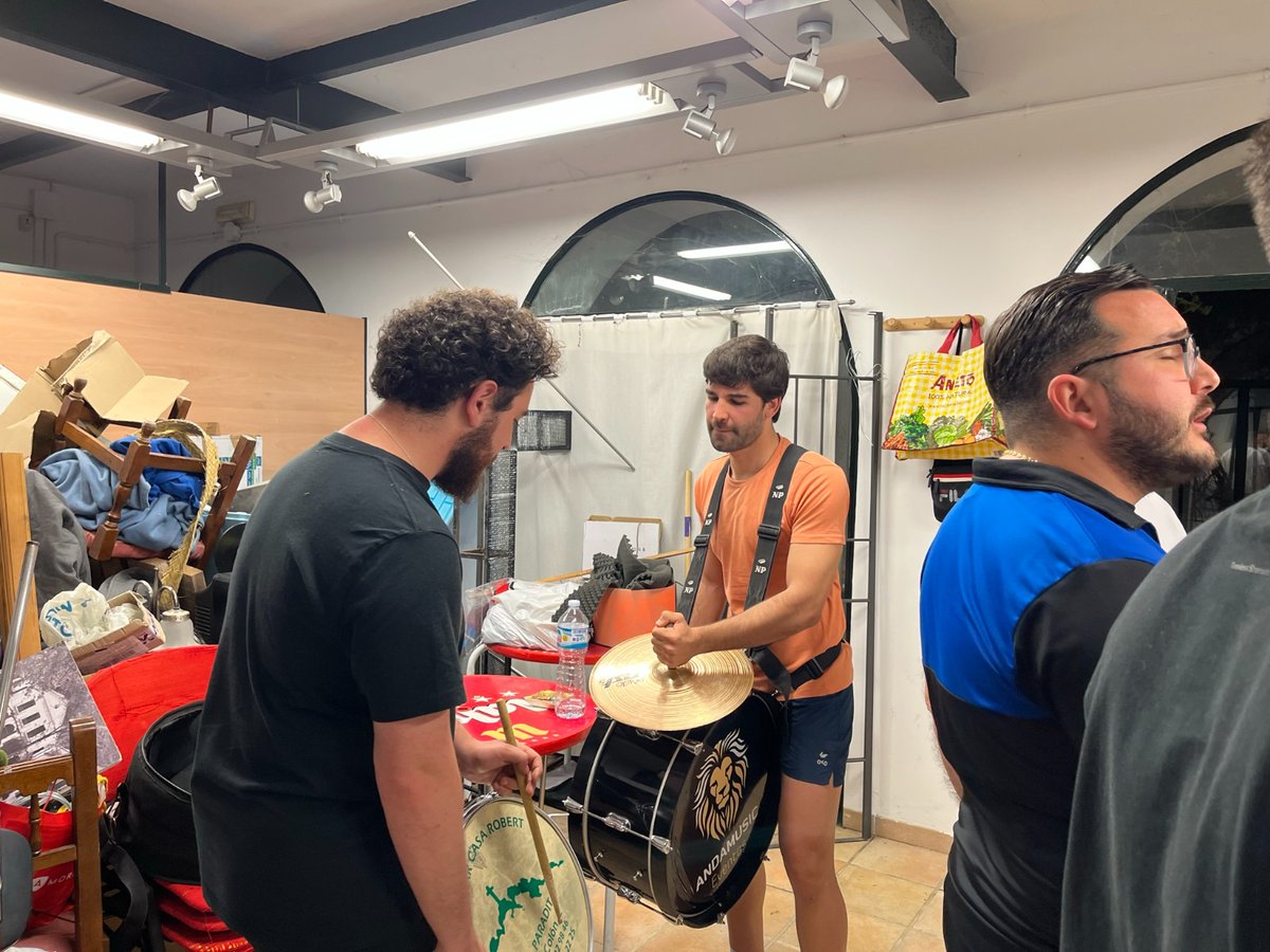 ComparsaHnosGtz's tweet photo. En la noche de ayer seguimos con nuestros ensayos dándole vida a la antología de nuestra comparsa. Faltan algunos componentes pero os dejamos algunas fotos que hicimos durante el ensayo. Pronto tendréis más noticias. Viva Jaén y su carnaval.

#ComparsaHermanosGutierrez 🎭💜 https://t.co/mHjSWORQlO