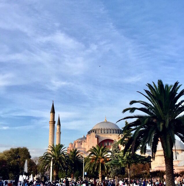 Geçdi fırsat geldi hayfâ vakt-i hicrân elvedâ
Ağlasın gözler gönüller âhı yârân elvedâ

Hasretâ ey mevsim-i inzâl-i Kur’ân elvedâ
El-firâk ey şehr-i rahmet mâh-ı gufrân elvedâ

#AhmedRemziDede

#Ayasofyadan 📸