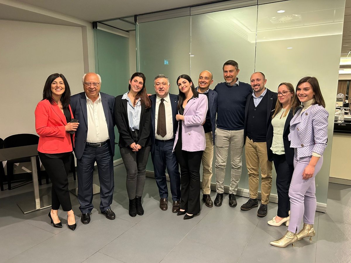 Openjobmetis's tweet photo. Ed eccoci arrivati in Emilia Romagna con i nostri appuntamenti #OJMeet per condividere i traguardi raggiunti e gli obiettivi futuri del nostro Gruppo! E la prossima tappa? Stay tuned! #avantitutta #conosciamocimeglio https://t.co/W4iPMYlNZH