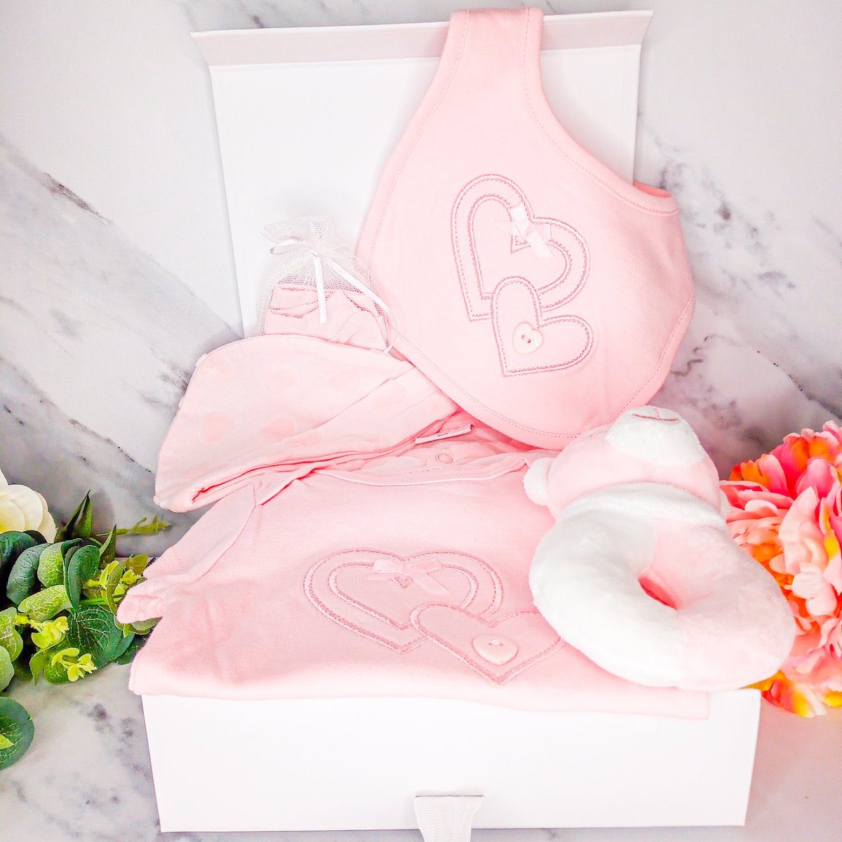 NuuAddition's tweet photo. 💕On Wednesdays we shop Bows &amp; Hearts Baby Girl Gift Hamper💕

We Ship WORLDWIDE🌎

Shop https://t.co/zOB9EElFy5 

#nuuaddition #babyhampers #babygirlclothes #babygirlgift #babygiftbox #babygiftset #giftboxes #babyclothing https://t.co/CkjaZYBBgL