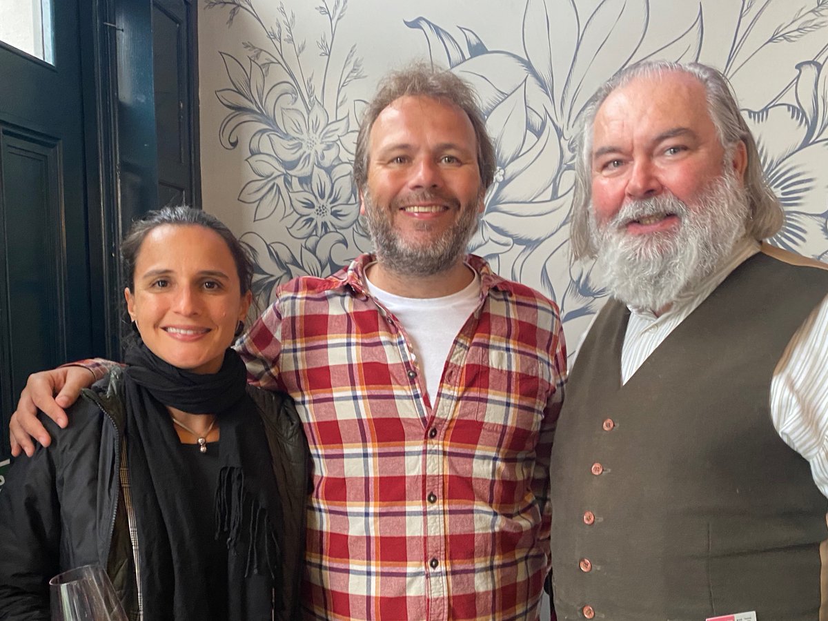 .@Unbounders <a href="/LondonBookFair/">The London Book Fair, 11-13 March 2025</a> party to meet <a href="/JohnFinnemore/">John Finnemore</a>, slayer of #CainsJawbone &amp; soon to be published puzzler. Here are the INTL publishers &amp; agents who made Cain's an international bestseller, <a href="/MeganHusain/">Megan Husain</a>, <a href="/ajalitparis/">Anna Jarota Agency</a>, <a href="/livredepoche/">Livre de Poche</a> CEO <a href="/duval283/">beatrice duval</a>, <a href="/ZoBelle1/">Zoé Bellée</a>, <a href="/pnlalitag/">PNLA</a>🙌🏾🎉