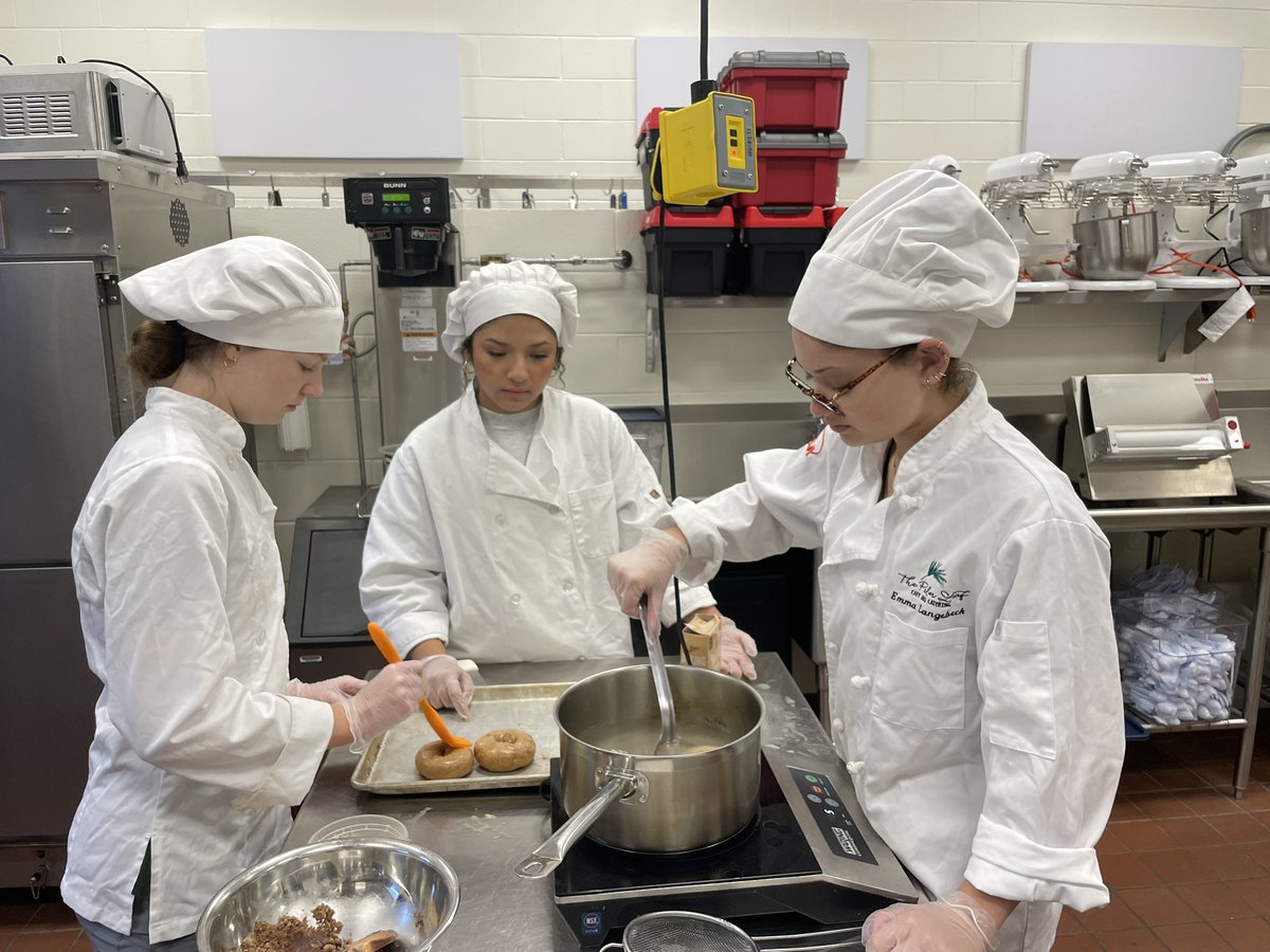 apexculinary's tweet photo. Bagel Day! π₯― They made perfect whole wheat bagels (cinnamon crunch and everything with whipped cream cheese) #yeastbreads #culinary3 https://t.co/2UREbr9s6m