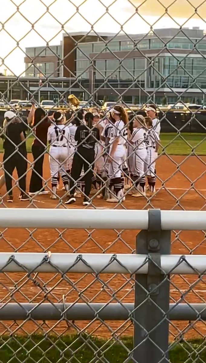 Jaime_BFND's tweet photo. Congrats to these hard working girls! BFND!!! https://t.co/iU3ImVgW9X