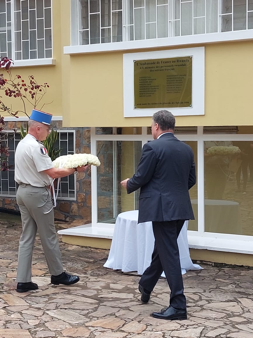 antoine_anfre's tweet photo. Cérémonie d'hommage aux 17 agents de l'ambassade de France et de ses services assassinés lors du génocide perpétré contre les Tutsi au Rwanda en 1994
#Kwibuka29 https://t.co/W6E54sRKVX
