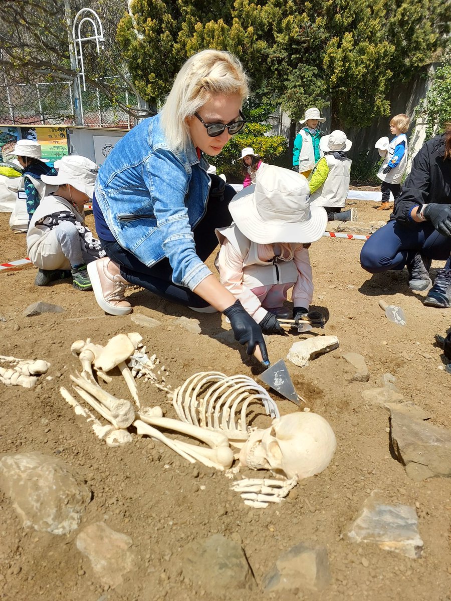 JRArchaeologist's tweet photo. JR.Archaeologist Arkeolojik Kazı Etkinliklerimiz her hafta sonu 
İTÜ Maçka Kampüste.
Arkeolojik araştırmaların,çalışmaların bilimsel sürecini uzman-çocuk iş birliğinde takip ediyor, birlikte öğreniyoruz. https://t.co/9YsTkMR36o