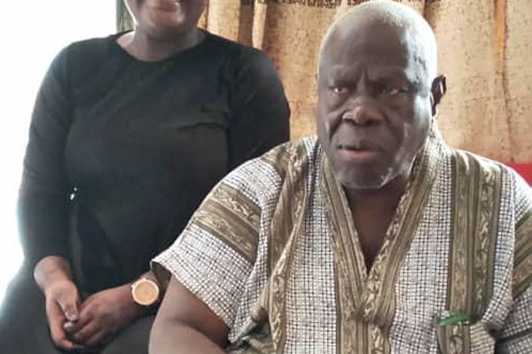 DailyMonitor's tweet photo. Military police have evacuated the body of former Central Province governor, Abdallah Nasur, from one of his homes in Bombo following a scuffle among family members. 
Nasur, a retired military officer who served in ex-president Idi Amin's regime died last evening
📸Dan Wandera https://t.co/s5e10ZODQe