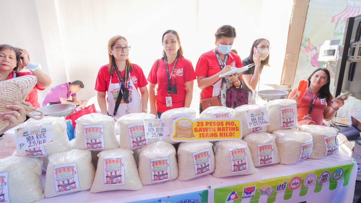 bongbongmarcos's tweet photo. Tayo’y nagbukas ng bagong Kadiwa ng Pangulo sa lungsod ng San Jose del Monte upang maipaabot din sa mga Bulakenyo ang mga benepisyo ng proyekto. https://t.co/WuCeHDxe4P