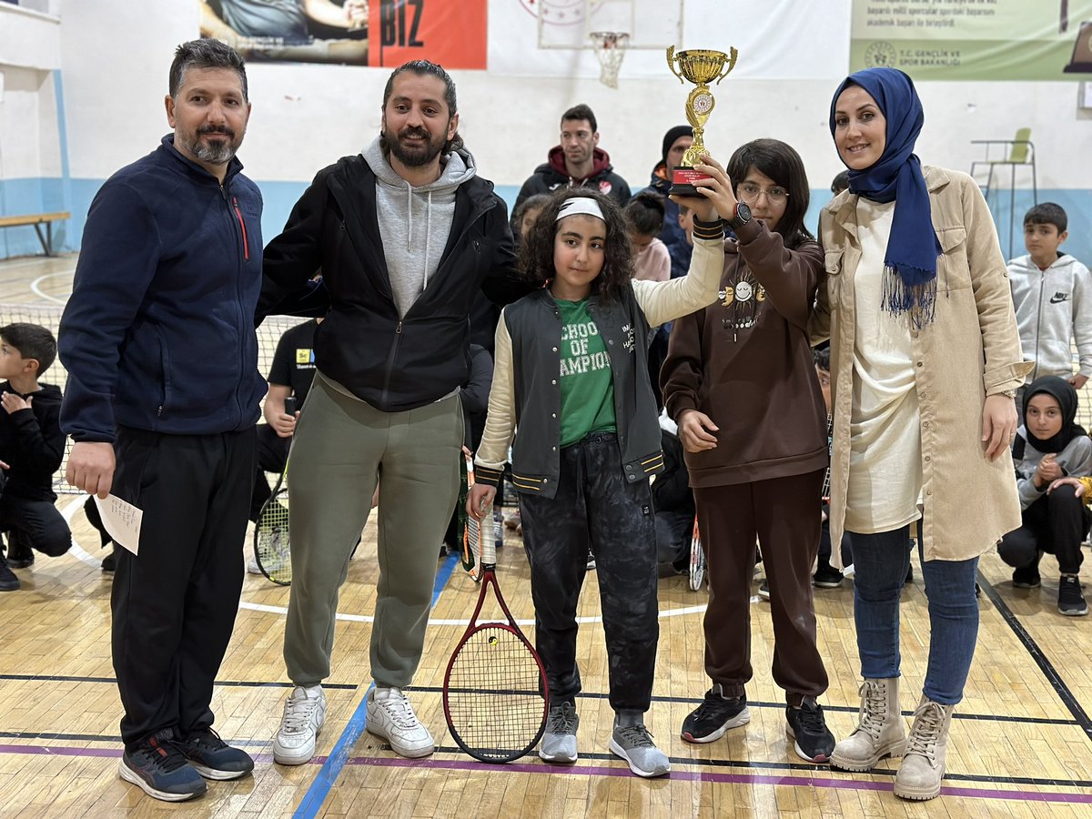 BingolTtf's tweet photo. 2022-2023 Eğitim Öğretim yılı Okul Sporları Tenis Küçükler-Minikler kategorisi il birinciliği faaliyetlerimizi tamamladık. Katılım sağlayan tüm sporcularımızı tebrik ediyoruz🙏🎾🏆🥇🥈🥉@TTForgtr https://t.co/hYKaV4pvD2