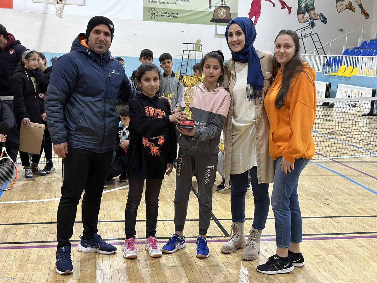 BingolTtf's tweet photo. 2022-2023 Eğitim Öğretim yılı Okul Sporları Tenis Küçükler-Minikler kategorisi il birinciliği faaliyetlerimizi tamamladık. Katılım sağlayan tüm sporcularımızı tebrik ediyoruz🙏🎾🏆🥇🥈🥉@TTForgtr https://t.co/hYKaV4pvD2