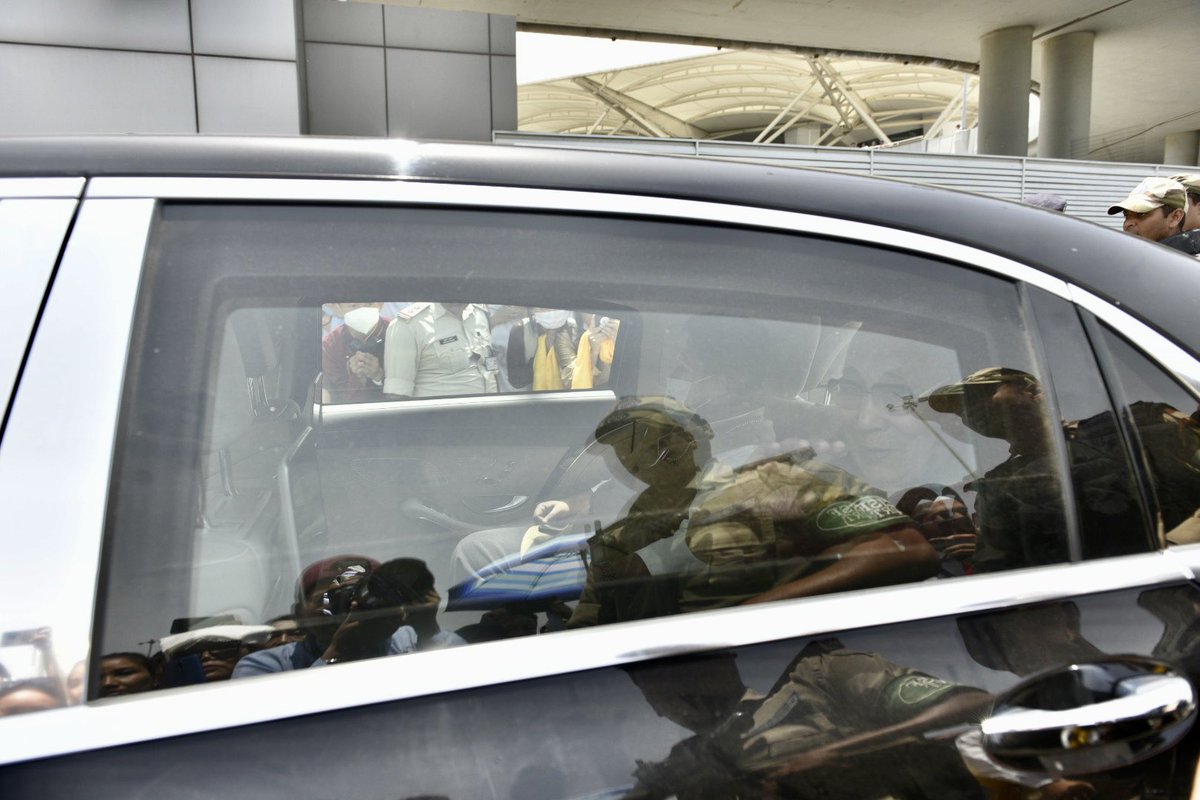 CTA_TibetdotNet's tweet photo. His Holiness the 14th Dalai Lama arrives at Indira Gandhi International airport with a rousing welcome reception from Tibetan Community and Devotees from Himalayan regions at this afternoon in Delhi on 19 April 2023. https://t.co/3XDxcCPdWm