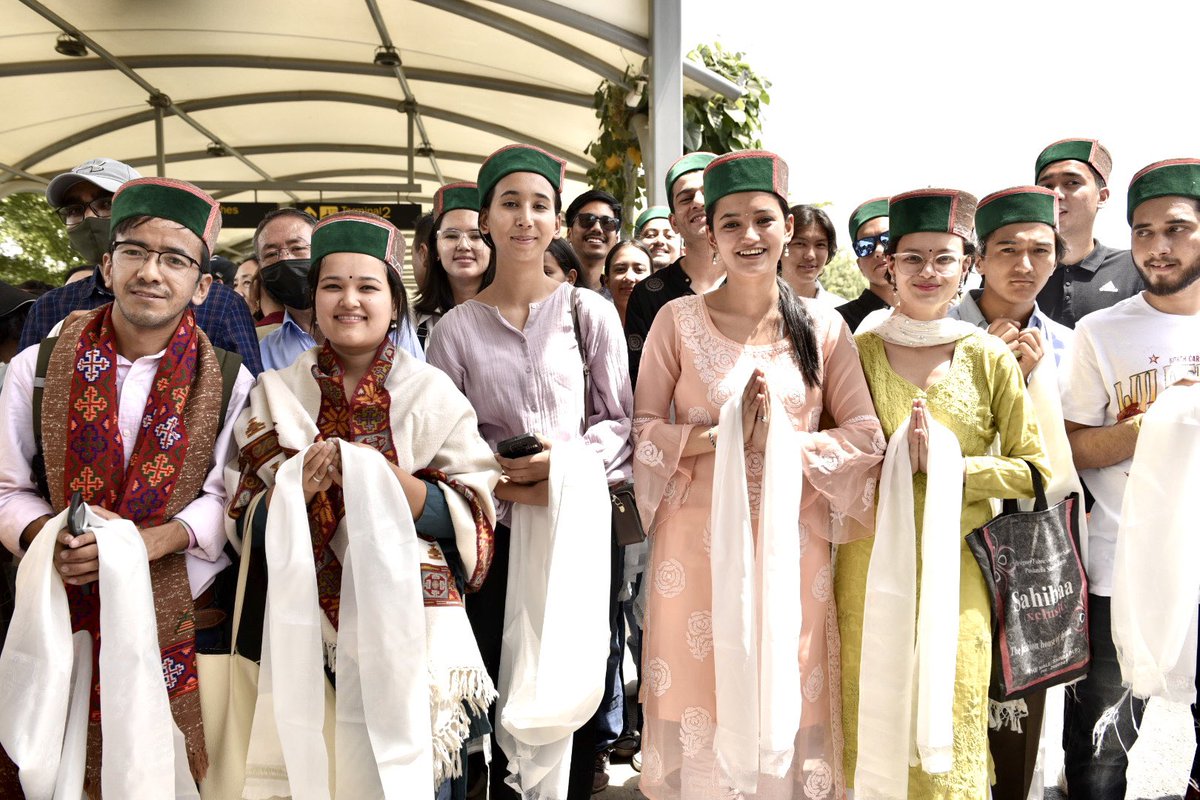 CTA_TibetdotNet's tweet photo. His Holiness the 14th Dalai Lama arrives at Indira Gandhi International airport with a rousing welcome reception from Tibetan Community and Devotees from Himalayan regions at this afternoon in Delhi on 19 April 2023. https://t.co/3XDxcCPdWm