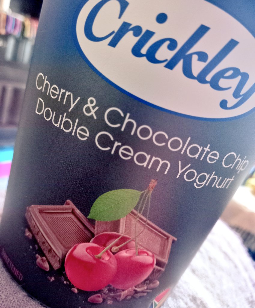 vixeneon's tweet photo. I was craving yogurt... but I am lactose sensitive. The lactose-free ones were expensive & unappetisingly looking, and then I saw this baby on a discount... guess who's gonna be sick today! 🤡
#Tasteslikeheaven #Feelslikehell https://t.co/cgBhJHcbWJ