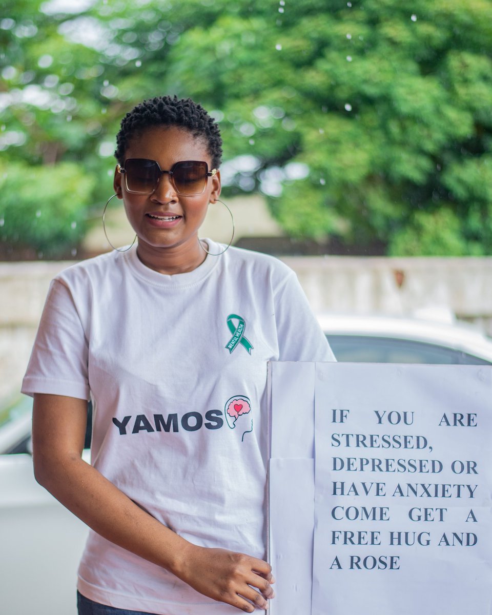DennisImaan's tweet photo. This lady been dishing hugs by LL ShopRite. Sometimes all one truly needs is that hug. In a world where genuine love is missing, you can always use a warm embrace from a stranger
#YAMOS 
#Freehugs
#FreeRoses https://t.co/8qWgvID4CP
