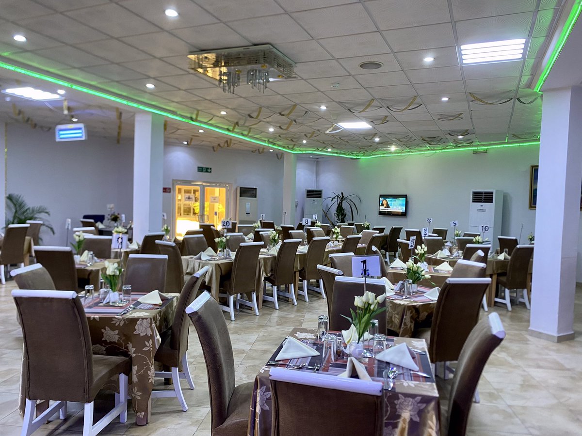 orchidhotels_ng's tweet photo. Dine in style, surrounded by beauty. πβ¨ Our restaurant is a haven for foodies and aesthetics enthusiasts alike, with a stunning setting that elevates the dinning experience. #Dineinbeauty #Foodieparadise #Enchatingdining #travel https://t.co/kKNQUfAJk5