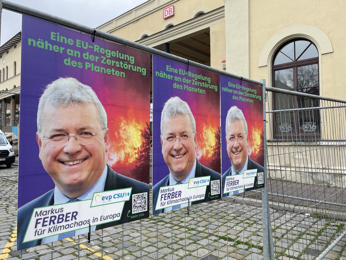 Eko_deutsch's tweet image. 🔈LIVE aus Augsburg: Wann setzt sich @MarkusFerber endlich für uns Bürger*innen ein und hindert #Versicherungen daran das #Klimachaos weiter anzuheizen? Schickt jetzt einen Tweet an #Ferber und weitere MEPs, damit die #OneForOne - Regel umgesetzt wird: bit.ly/3KQ7GBf