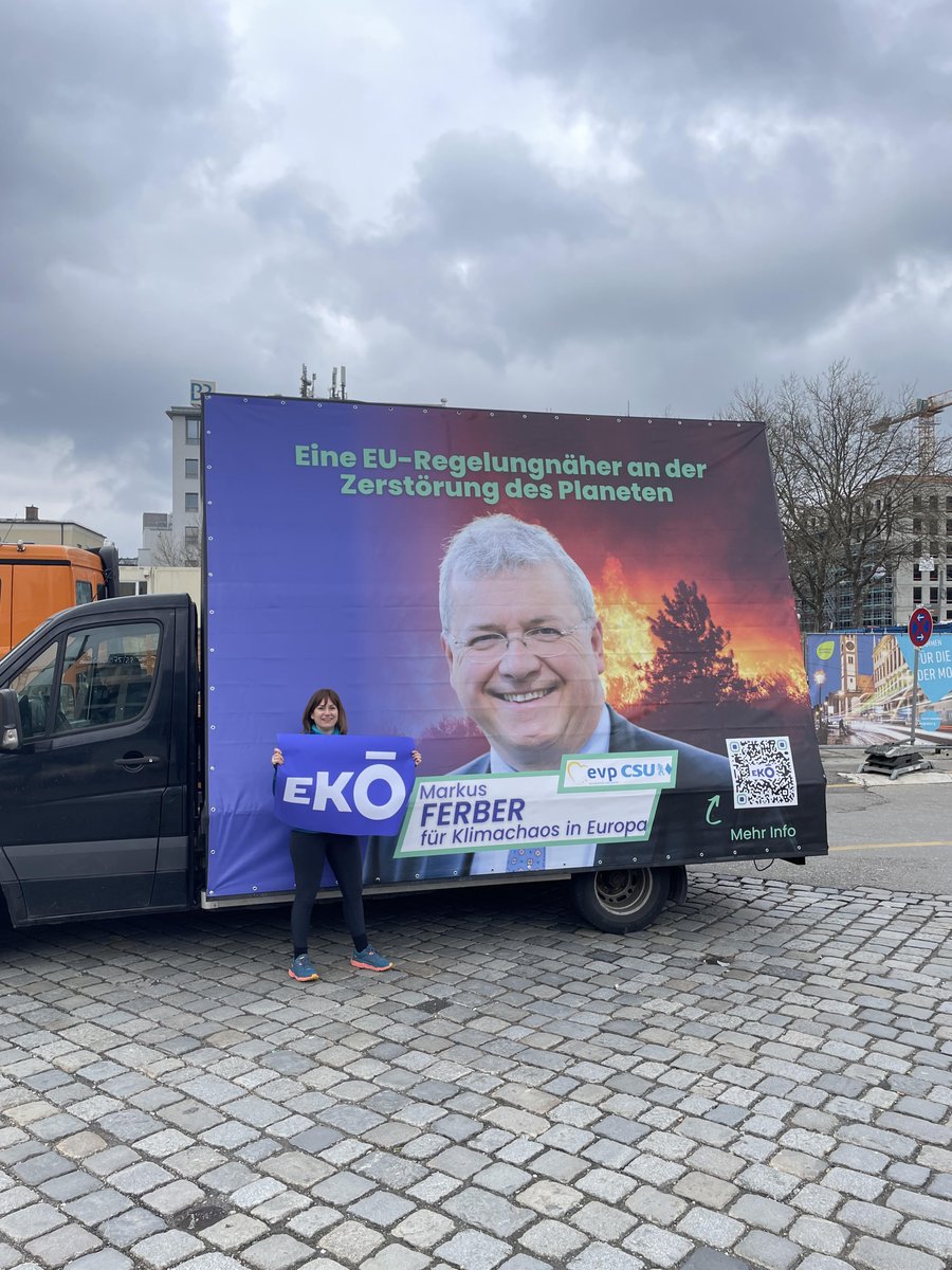 Eko_deutsch's tweet image. 🔈LIVE aus Augsburg: Wann setzt sich @MarkusFerber endlich für uns Bürger*innen ein und hindert #Versicherungen daran das #Klimachaos weiter anzuheizen? Schickt jetzt einen Tweet an #Ferber und weitere MEPs, damit die #OneForOne - Regel umgesetzt wird: bit.ly/3KQ7GBf
