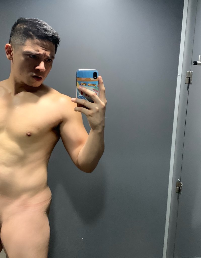 putopao's tweet photo. QRT with your fave bathroom selfie at AF.
(Ayan. Lahat talaga magagawa natin challenge. 😂🤣😂🤣😂) https://t.co/LXow76Hd6C