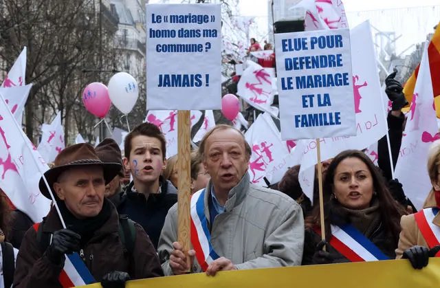trineor's tweet photo. Moi pour les dix ans du mariage pour tous, j’aimerais juste rappeler ceci.

Le peuple de droite en France, la seule fois en quarante ans où il a su bouger son cul et aller en manif, ça a été pour traumatiser une génération entière de gamins lgbt. https://t.co/ztrf7KIBey