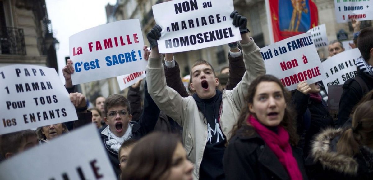 trineor's tweet photo. Moi pour les dix ans du mariage pour tous, j’aimerais juste rappeler ceci.

Le peuple de droite en France, la seule fois en quarante ans où il a su bouger son cul et aller en manif, ça a été pour traumatiser une génération entière de gamins lgbt. https://t.co/ztrf7KIBey