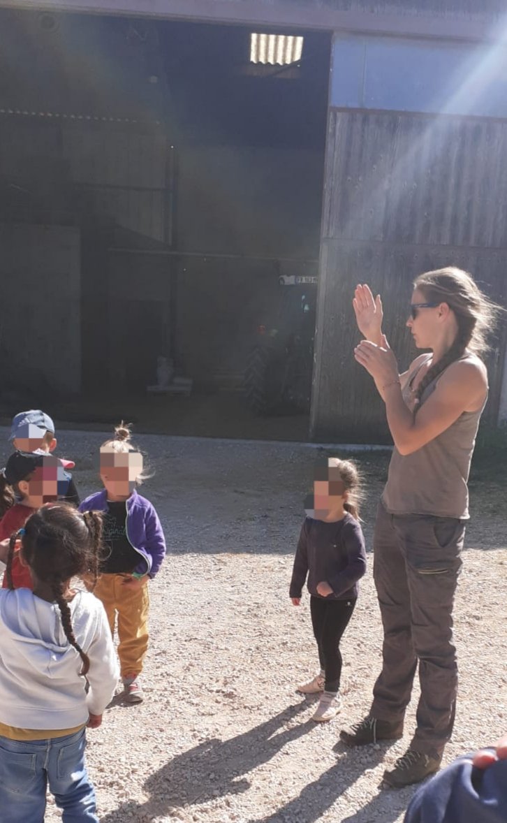 La promotion de l'agriculture doit commencer dès le plus jeune age et dans nos territoires. Hier c'était visite de la ferme avec les maternelles du village pour rappeler les fondamentaux : l'agriculture c'est d'abord ce qui nous permet de manger 3 fois par jour, mais pas que...