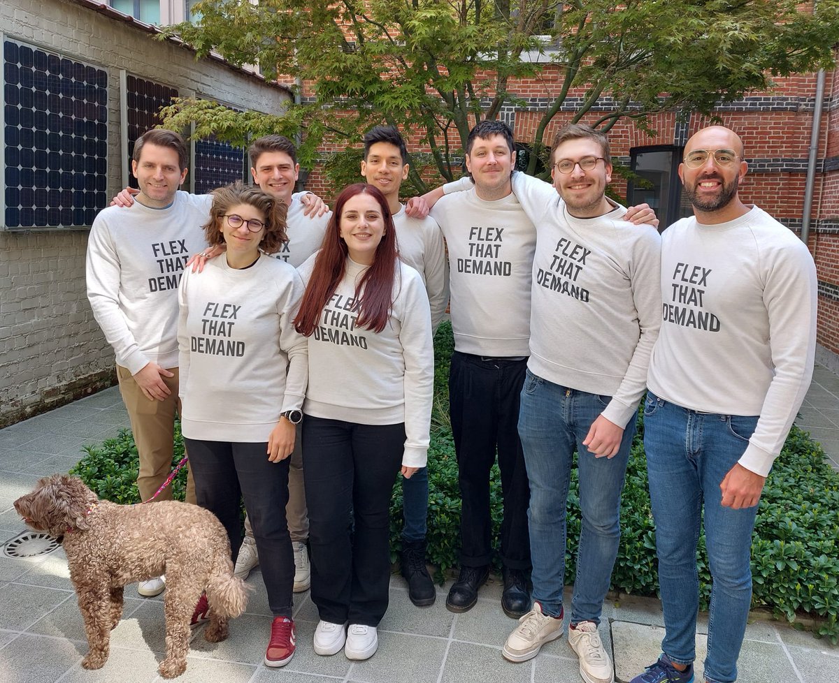 smartEnEU's tweet image. 🔔 Our team (and its newest member 🐕) has a message ➡️ #FlexThatDemand!

If you are attending the Summit, make sure to tweet us using our hashtag #SmartEnergySummit2023 to enter a special giveaway for 3⃣ lucky winners!

#DemandSideFlexibility
