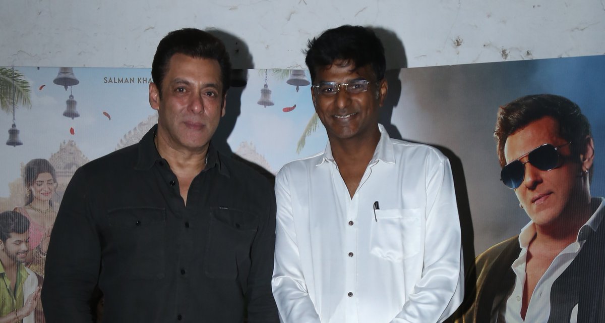 Was treated to a delightful BTS of the film #KKBKKJ by the man himself.
Looks like a superb mix of the family values of Hum Aapke Hain Kaun and the dabangaii of Wanted! 
Sooraj Barjatya meets Prabhu Dheva for a Big screen experience. Watch KKBKKJ in theatres only
<a href="/BeingSalmanKhan/">Salman Khan</a>