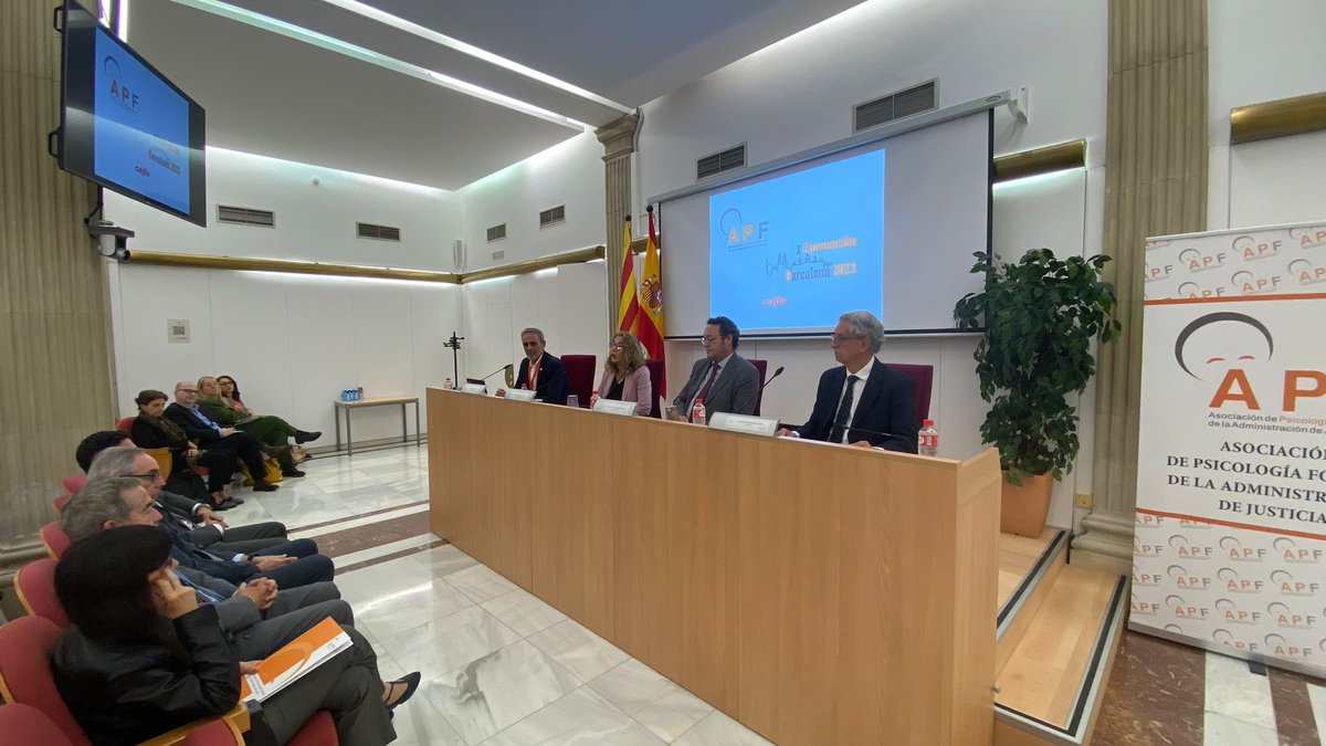 🗣️ La secretària per a l'Administració de Justícia <a href="/iolacinc/">Iolanda Aguilar</a> reinvindica la tasca dels psicòlegs forenses: "Aporten una perspectiva científica sobre la conducta humana que ajuda els tribunals a prendre dedicisons més informades i justes".

📌 X Convenció <a href="/APsiForenses/">Asoc. de Psicología Forense</a> al <a href="/cejfe/">CEJFE</a>