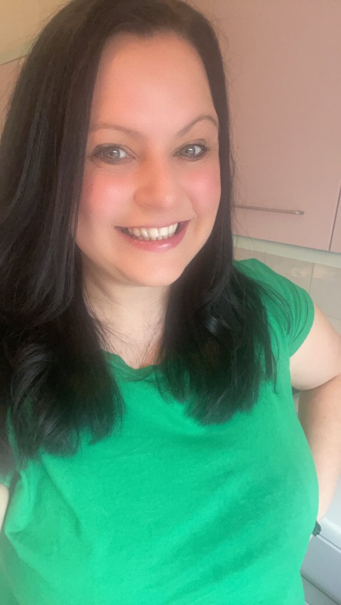 Happy hump day and all that!! 💚💚💚