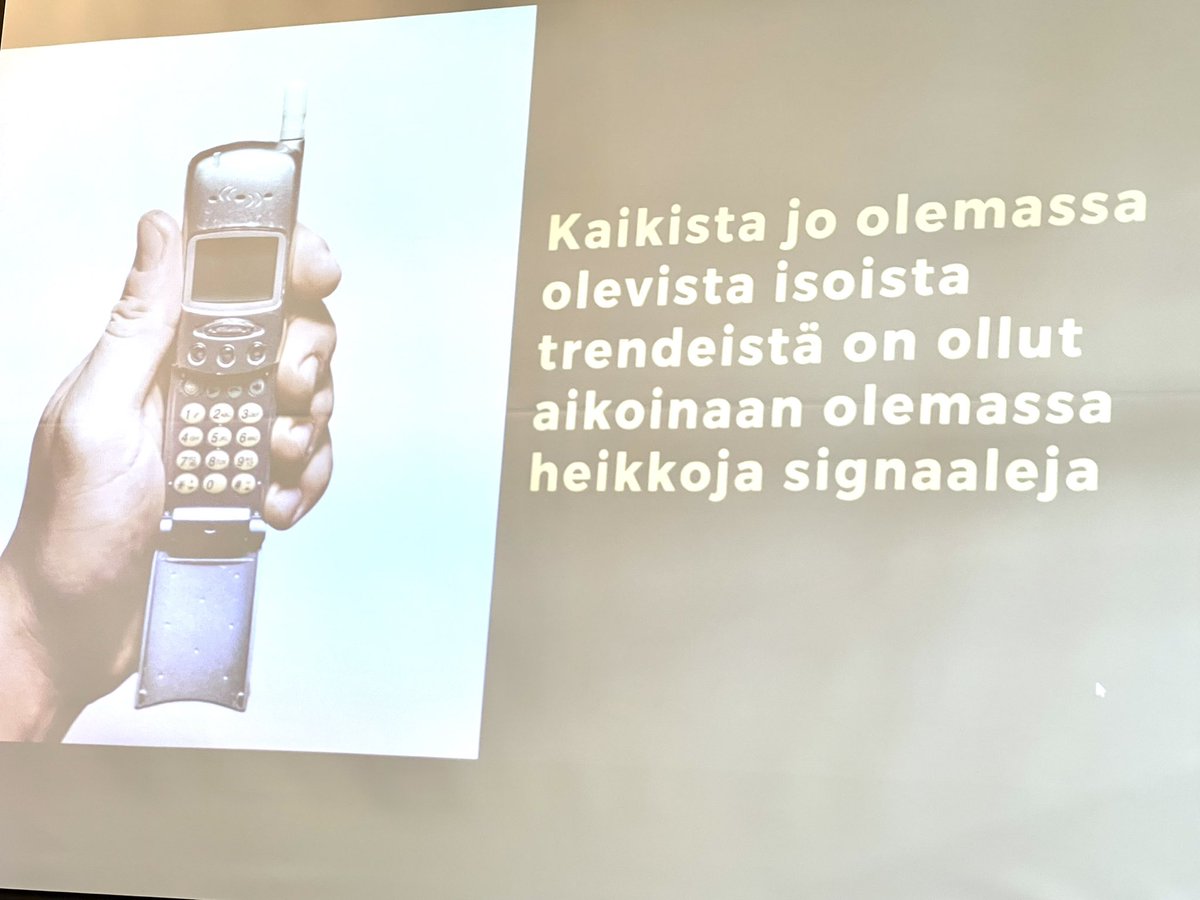 digiosaava's tweet photo. Nostoja: Me emme tiedä mitä tulevaisuudessa tapahtuu, sillä tulevaisuutta ei voi ennustaa! Mutta meillä on käytössä faktoja; megatrendit, trendit, villit kortit ja heikot signaalit. Ennakointi on erilaisiin tulevaisuuksiin varautumista. #itk2023 #digiosaavahanke https://t.co/9mrK4OF03K