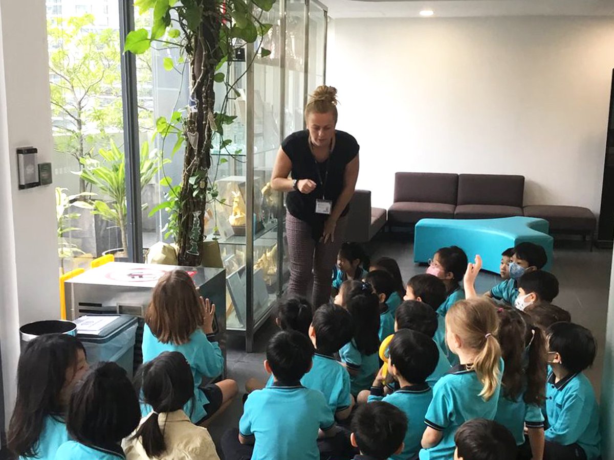 NAISHongKong's tweet image. This week we introduced our new topic, plants in Year 1. We discovered a beanstalk with a golden egg in the main reception area of our school. The children were so excited and engaged with this session. Such an exciting way to introduce our topic.
#NAISHongKong #NAEBeAmbitious