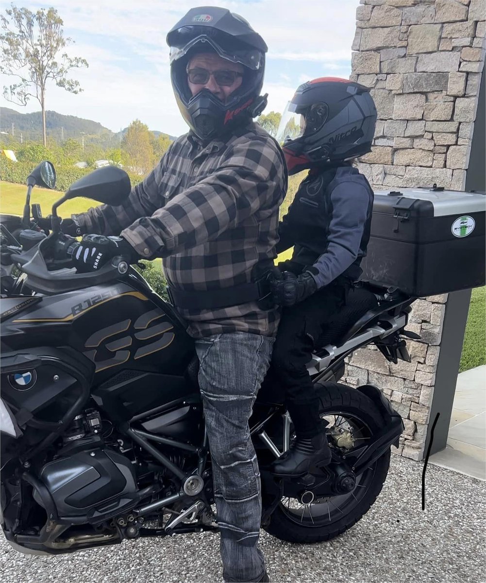 scsetc_intercom's tweet photo. My little angel👼 light my life, now even my back seat.🧣
She said I was her role model, I almost can't control my tears.👨‍👧

#scsetc #motogp #S13 #motorcycle #motorsport #bluetoothintercom #yamaha #best #BMW #bikelife #bikeride https://t.co/95lp1ycR4V