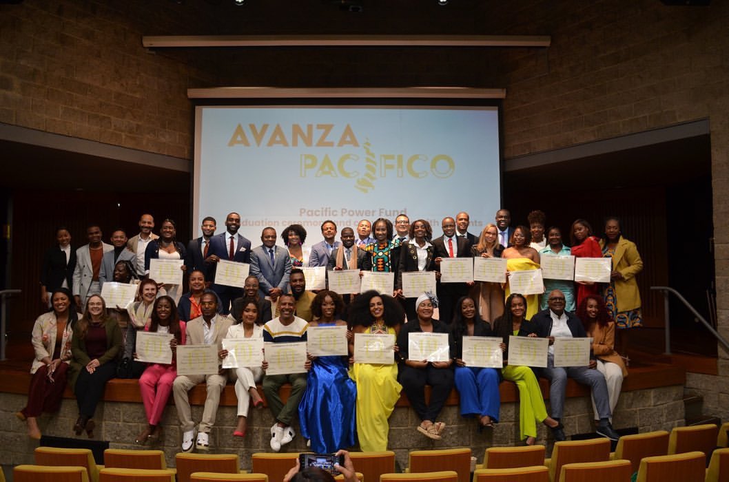 Un grupo grande y nutrido de MagistersVisibles en los grados de <a href="/Uniandes/">Uniandes</a> La diversidad visible y con toda la dignidad en las mejores universidades del país. Gracias <a href="/USAID_Colombia/">USAID/Colombia</a> y a todo el equipo <a href="/ManosVisibles/">Manos Visibles</a> por su trabajo.