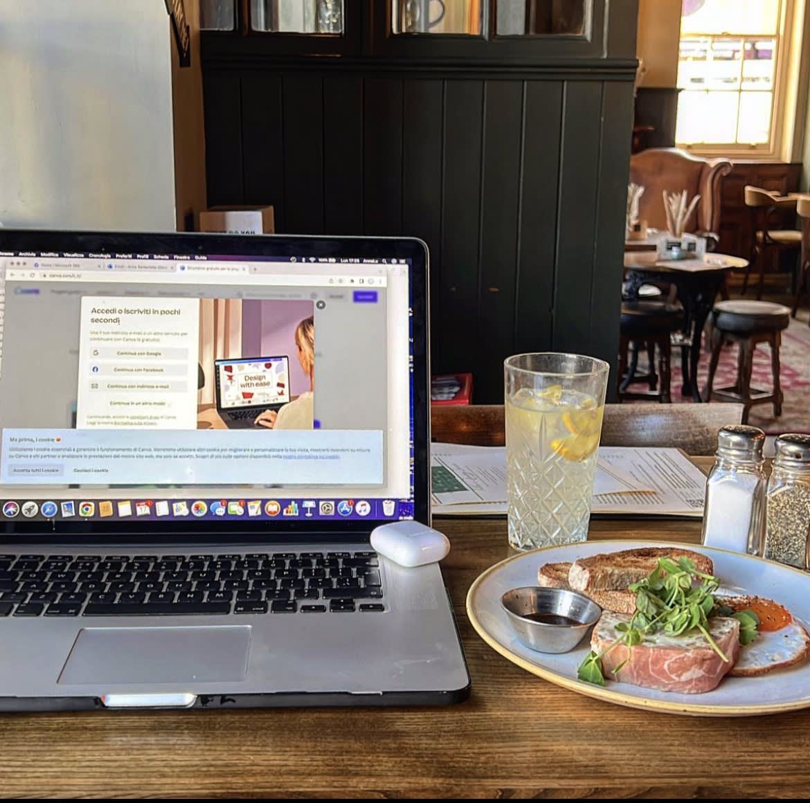 TulseHillHotel's tweet photo. Working from home never been so delicious 🤤
Free WiFi, fresh coffee & delicious food 🥘 what are you waiting for? Join us!
.
#tulsehillhotel #hernehill #workfromhome #workfrompub #brockwellpark #londonpub #tubestrike #beergarden #gastropub #southlondon https://t.co/bqWXEwZdSA