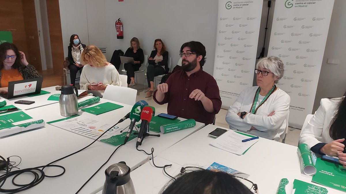 Actualmente no existe una ley que regule la exposición de las nuevas formas de consumo de tabaco en los medios sociales y las plataformas de vídeo se han convertido en la principal vía de normalización del consumo de nuevos dispositivos.
#TodosContraElCáncer #cáncerytabaco