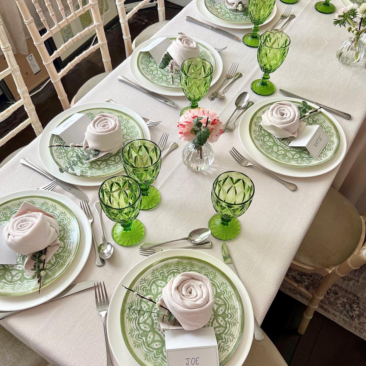 WDT_London's tweet photo. Green &amp; Peony 💚🌸 Perfect Spring Palette

Order Yupana Plates &amp; Green Highgate’s today ✨

See our instagram post for photo credits 

#cateringequipment #hire #supplier #london #events #londonevents #eventplanner #catering #crockery https://t.co/yQgChka9oW