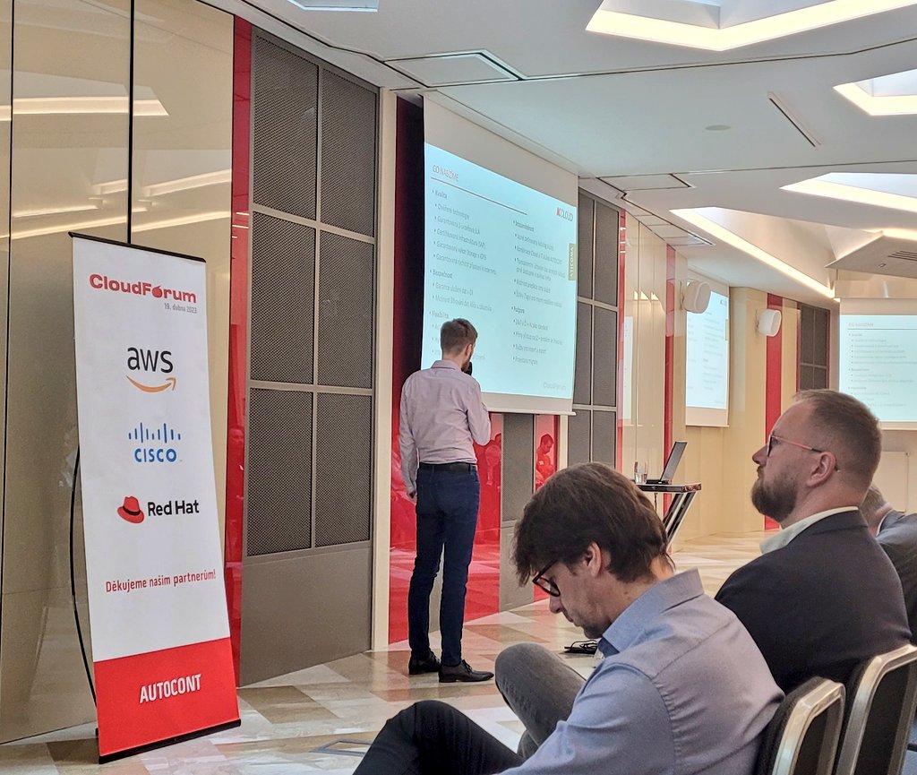 AricomaTweets's tweet photo. Cloud ve skupině umíme. Migraci rozumíme. Náš Jiří Vrbickýukazuje nabídku #ACcloud. #CloudForum2023 https://t.co/NLPP8gjfIA