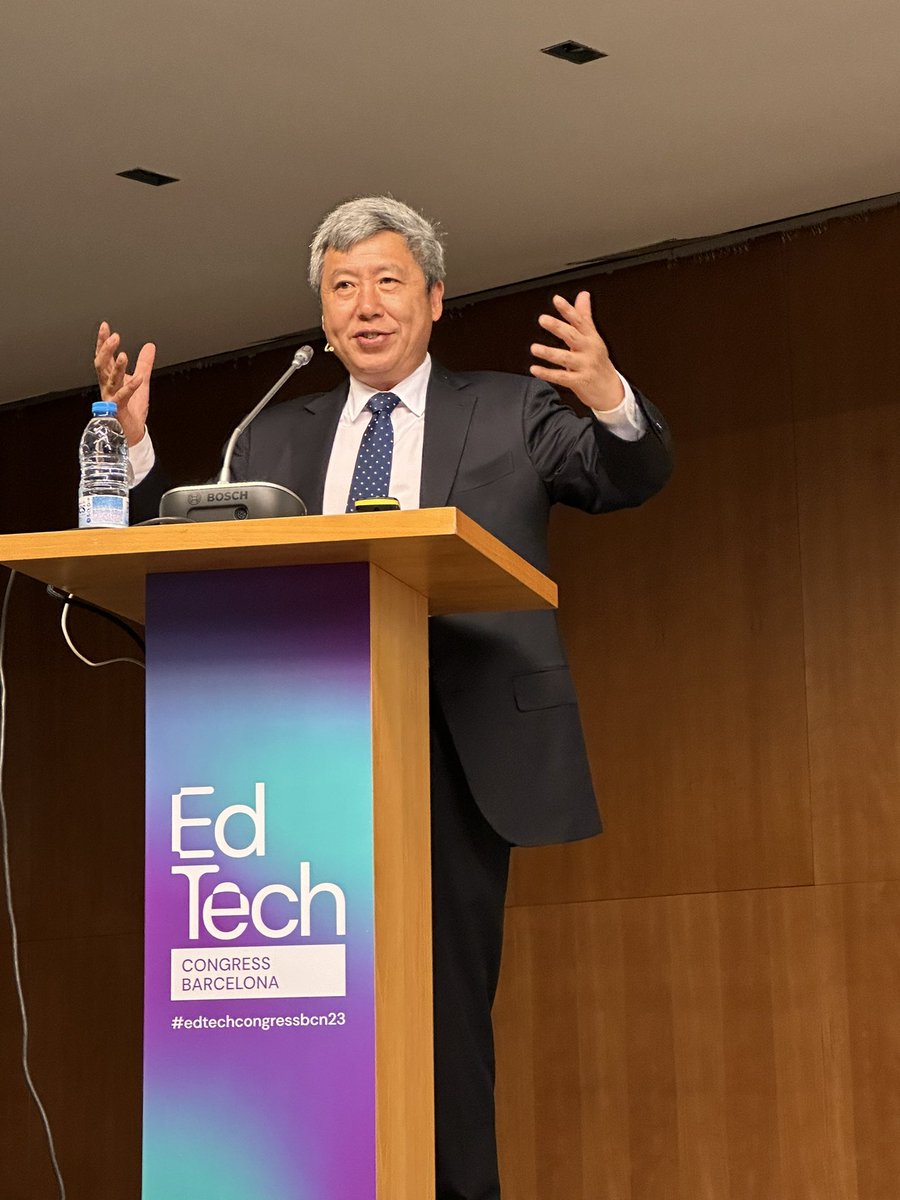 Eixarch's tweet photo. “Creativity cannot be taught but it can’t be killed.” Says @YongZhaoEd at #edtechcongressbcn23 https://t.co/5EduayZFHj