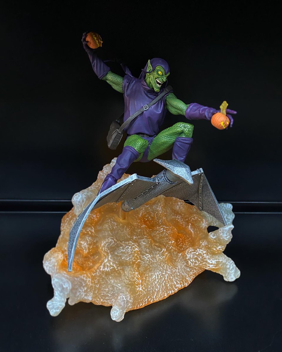 Algunas de las figuras y réplicas que tenemos expuestas en #LizardComics 🤩