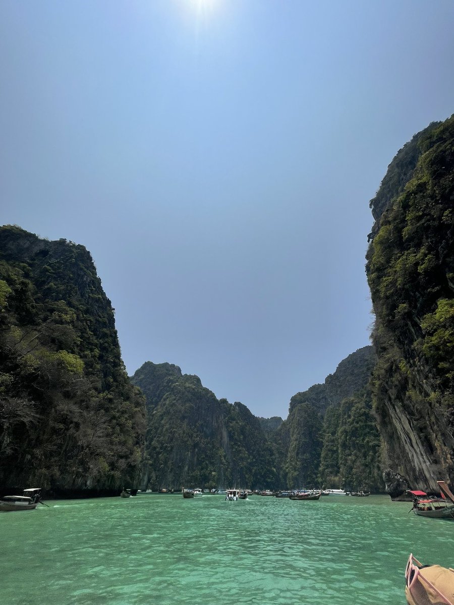 vnss_sdro's tweet photo. Okay, but combine one’s oceans with its islands, and voila, they are breathtaking 😍

📍Phi Phi Islands, Thailand https://t.co/nClllnkWBe