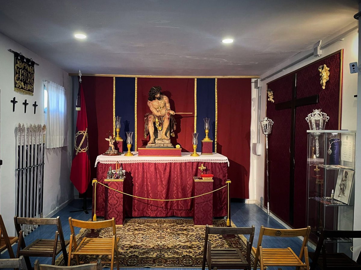 REAPERTURA DE LA CAPILLA

 Reabrimos la capilla con el mismo horario que teníamos anteriormente.

Lunes, miércoles y viernes de 18:30h a 20:00h.
Domingos de 12:30h a 14:00h

 Hoy miércoles la capilla estará abierta de mañana a partir de las 12:00h hasta las 14:00.