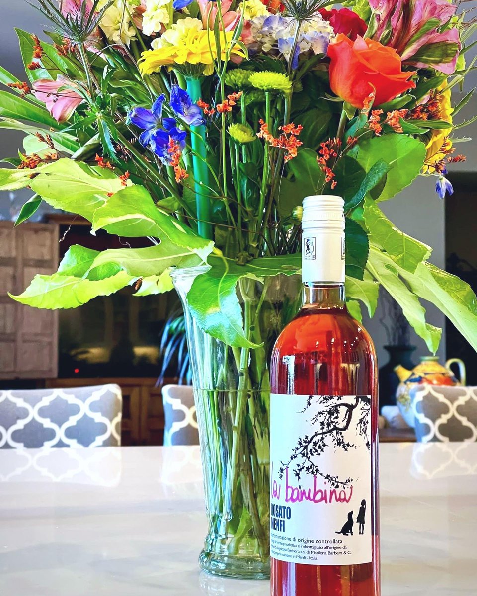 amo_wine's tweet photo. Oggi vi proponiamo il rosato “La Bambina” delle Cantine Barbera, dal colore ramato, dal profumo di rosa selvatica e fragoline di bosco, al gusto sapido e di buona persistenza. Ideale abbinato ad aperitivi.  https://t.co/kxCushfujJ #vinirosati #rosewine #amowine #viniitaliani https://t.co/KoqYWBLkgO