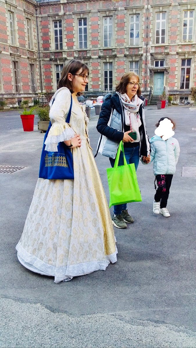 Visite féérique🎇 à <a href="/lHotelDieu/">Hôtel-Dieu de Château-Thierry</a>  pour les #maternelles de l'école des Vaucrises-Hérissons. 🤩
Envie de venir nous voir ? Consultez notre offre pédagogique:➡️ museehoteldieu.fr/?-Espace-pedag…

<a href="/CARCThierry/">Communauté d'Agglomération de la région de Château</a> 
#visitecostumée <a href="/DSDEN_Aisne/">DSDEN de l'Aisne</a>  #aisnetourisme #hautsdefrancetourisme #pédagogie