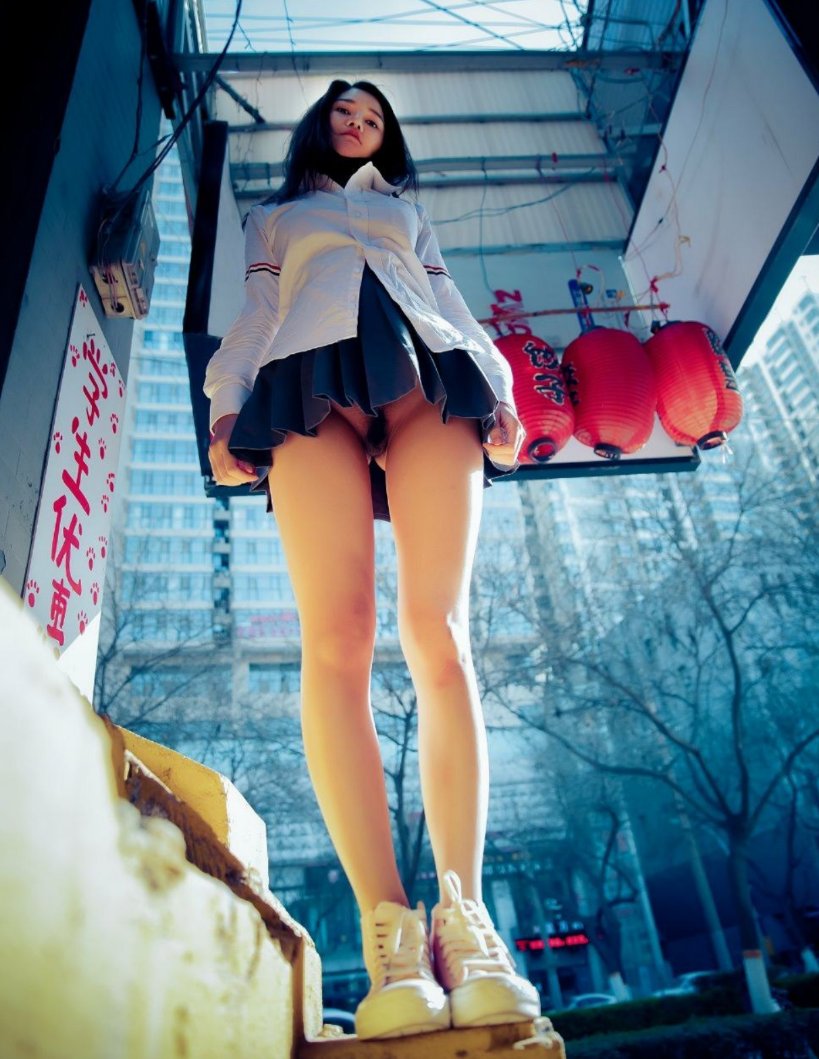 仰望，就会看到露出的星光。

#爱露出 #露出女孩 #人前露出 https://t.co/MTp0stDHpV