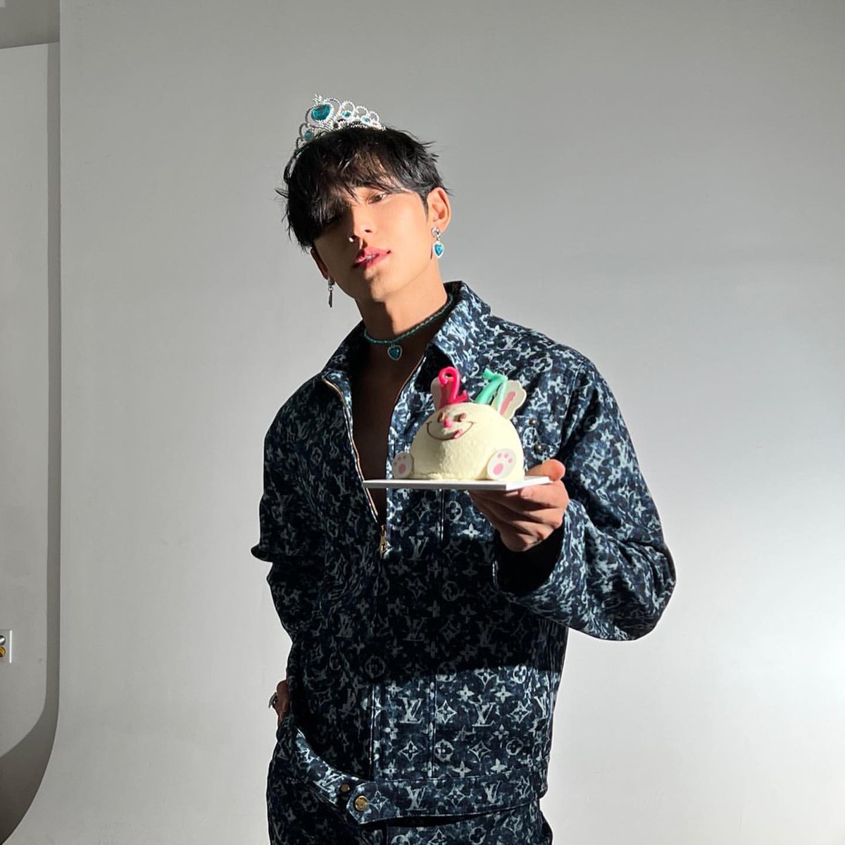 밍구 요번 생일에 축하 듬뿍 받은거 같아서 너무너무행복함 내가.....
