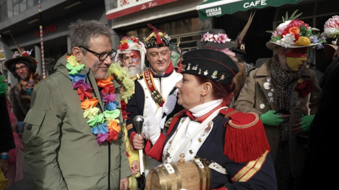 Avec Philippe Gougler, préparez-vous à en voir de toutes les couleurs ! 📷📷 « 𝗖𝗮𝗿𝗻𝗮𝘃𝗮𝗹𝘀 𝗮̀ 𝗹𝗮 𝗳𝗼𝗹𝗶𝗲 », c'est ce soir sur France 3 ! #FautPasRever