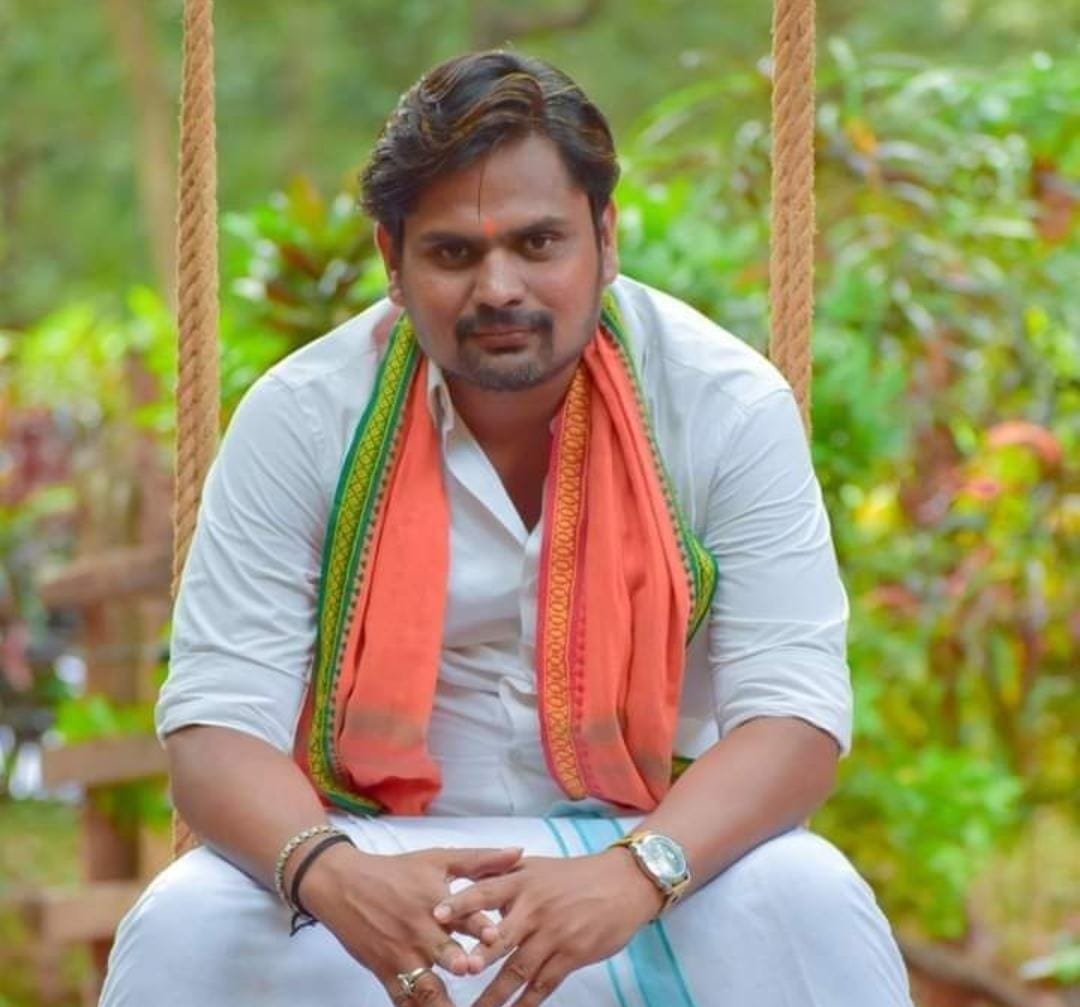 ANI's tweet photo. Karnataka | Praveen Kammar, BJP Yuva Morcha leader from Dharwad was killed in Hubbali yesterday

There was a fight between supporters of Praveen and rival politicians where he was stabbed when he went to intervene. Three people have been detained, investigation underway: Hubbali Police

(File pic)