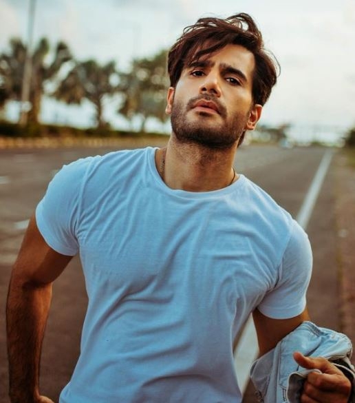 ianslife_in's tweet image. #KaranTacker might be a constant on '#KhatronKeKhiladi13'

Read: ianslive.in/news/karan_tac…