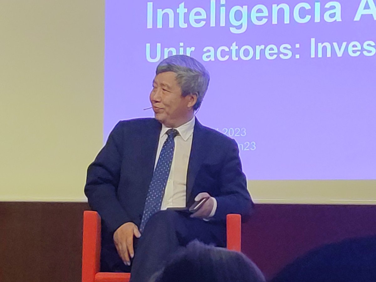 inogues's tweet photo. En @Clickedu ja som una mica més savis després de la conferència de @YongZhaoEd . Us esperem al stand de #Clickedu al #EdTechCongressBcn23 https://t.co/AsSdrOQAxs