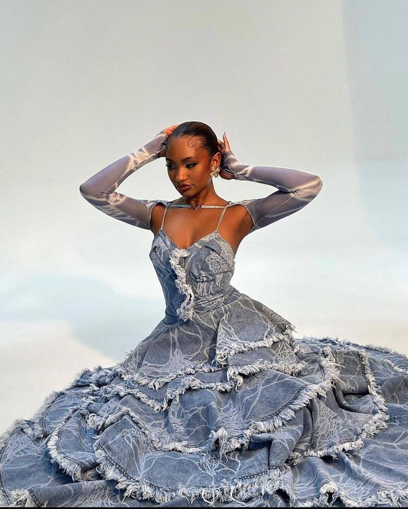 StyleVitae's tweet photo. Fashion-forward and fabulous! @temiotedola rocks @louisshengtaochen's Laser-burnout denim flare gown from Spring/Summer 2023 'Fly Me To The Moon' collection.

#stylevitae #styleinspiration #denimdress #denimstyle #temiotedola #louisshengtaochen #svfashio… https://t.co/WxUeHLjfZA https://t.co/HjP03EUZcr